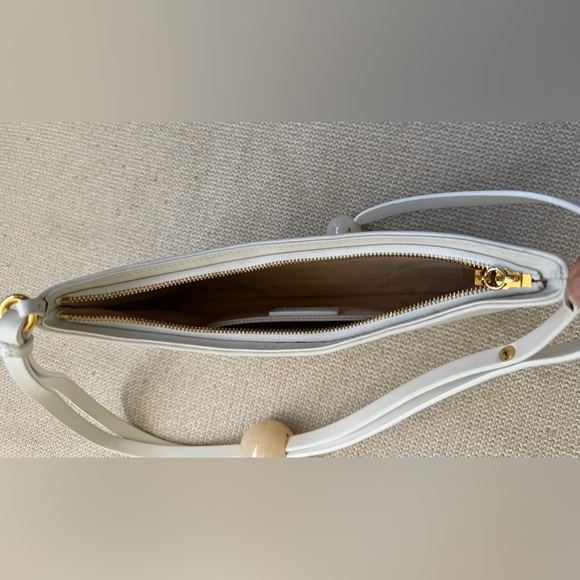 Jacquemus The Bisous Perle Shoulder Bag White - Picture 7 of 11